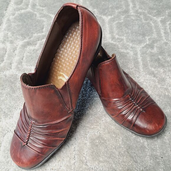 Caprice Burgundy Slip On Loafers WOMENS SIZE 8.5 UK 6.5 leather low heel German - Picture 2 of 14